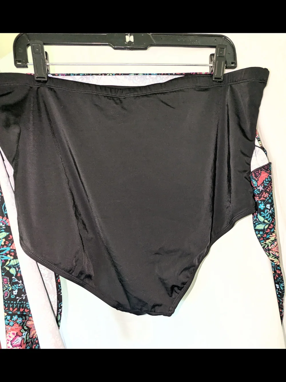 Women’s 2 Piece Multicolor Paisley Floral Ruffle Swimsuit - Picture 7 of 7